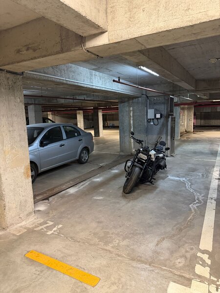 Vand loc parcare cu statie masini electrice in zona Stefan Cel Mare